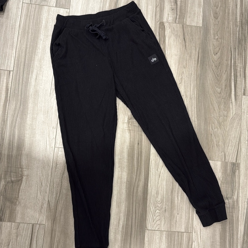 ALO ribbed sweatpants
